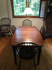 BEAUTIFUL Table and chairs. From Palettes by Winesburg, Golden Fowler.