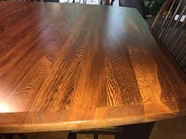 Excellant condition! BEAUTIFUL Table and chairs.  From Palettes by Winesburg, Golden Fowler.  