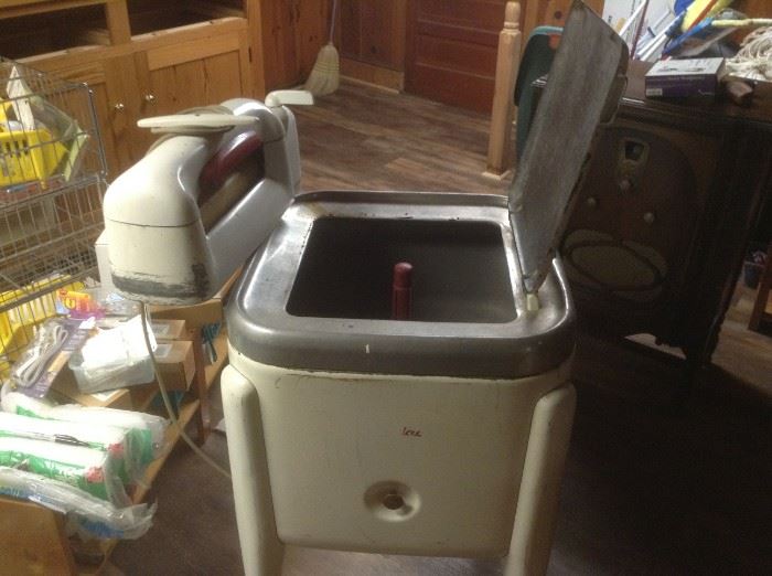 Vintage Maytag Gyratator Washing Machine.  WORKS!