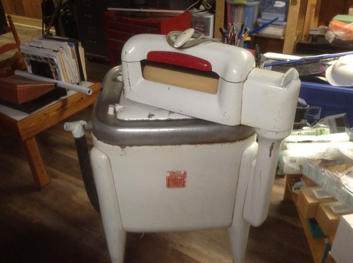 Vintage Maytag Gyratator Washing Machine.  WORKS!