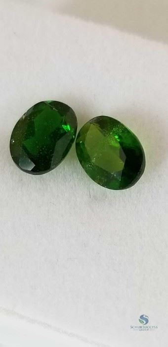 Diopsides / 2 Chrome Diopsides, Ovals, Approx 2.5 cts
