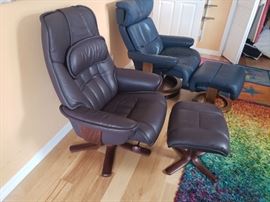 PAIR OF STRESSLESS CHAIRS FROM NORWAY ONE MADE BY JE EKORNES NORWAY OTHER FROM H JELLEGJERDE MOBLER NORWAY