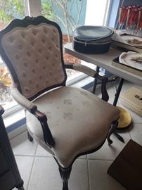 ANTIQUE CHAIR