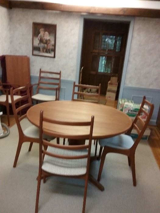 BPSM (Bernhard Pederson & Sons) Midcentury Table with 2 leaves, 2 Captains Chairs and 4 Side Chairs