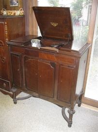 Victrola Phonograh