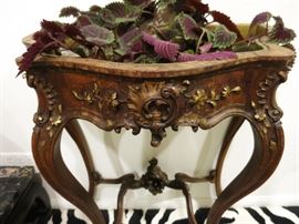 Antique Louis XV-Style Gilt Planter Table - Detail