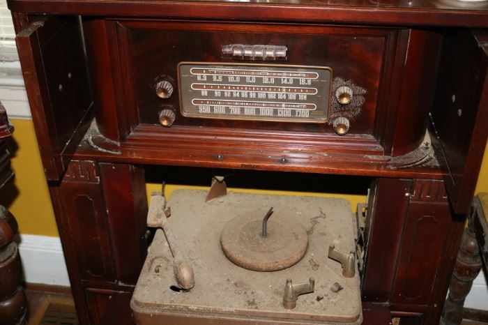 1948 Philco  Multi-Band Console Tube Radio & Phonograph
