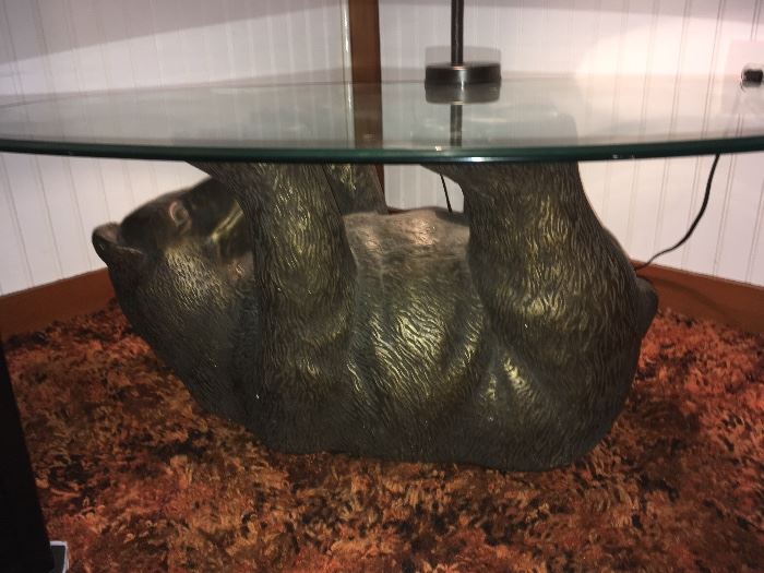 Cool bear table