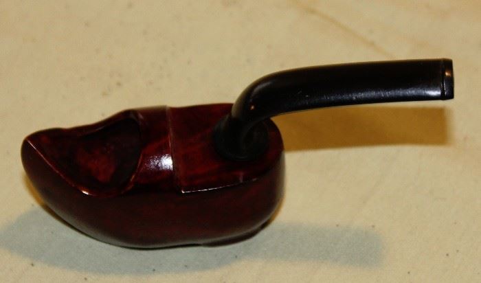 Carved Dutch Shoe Pipe
