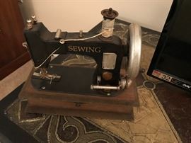 Sewing machine jewelry box