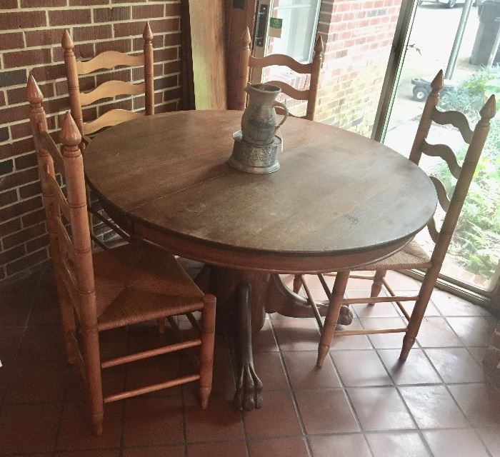 Antique claw foot table on casters comes with 3 leaves and 4 chairs