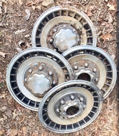 Hubcaps from 1988 Ford F-250 4-wheel drive