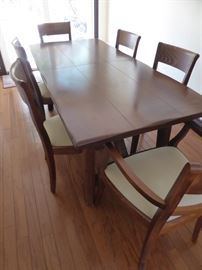 Dining table with 2 leaves and 6 chairs