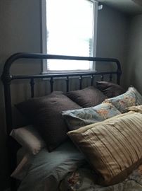 King size Metal frame bed w/ mattress and box