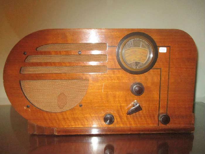 Antique table top radio