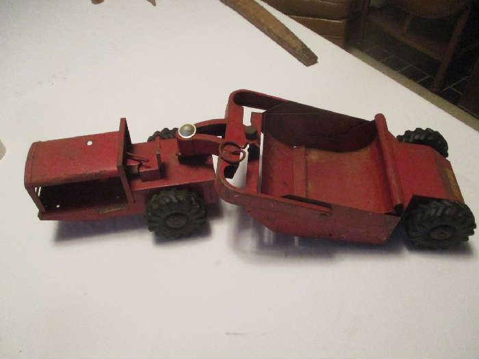 Structo Scraper model 330, antique metal toy