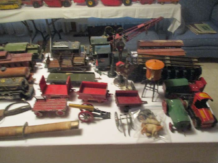 Antique toys, trains and other items'