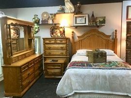 4-Piece Oak Queen Size Bedroom Suit