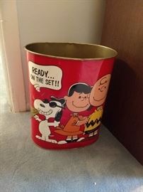 Vintage Snoopy peanuts tin litho trash can