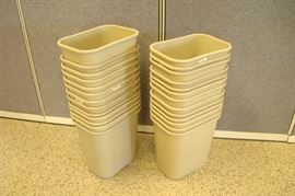 Lot of 26 Rubbermaid 7 Gallon&nbsp;Waste Baskets
