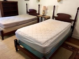 Set of Vintage Twin Pineapple Beds