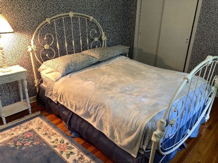 White Metal Queen Bed