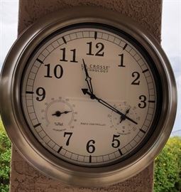 La Crosse Technology Clock