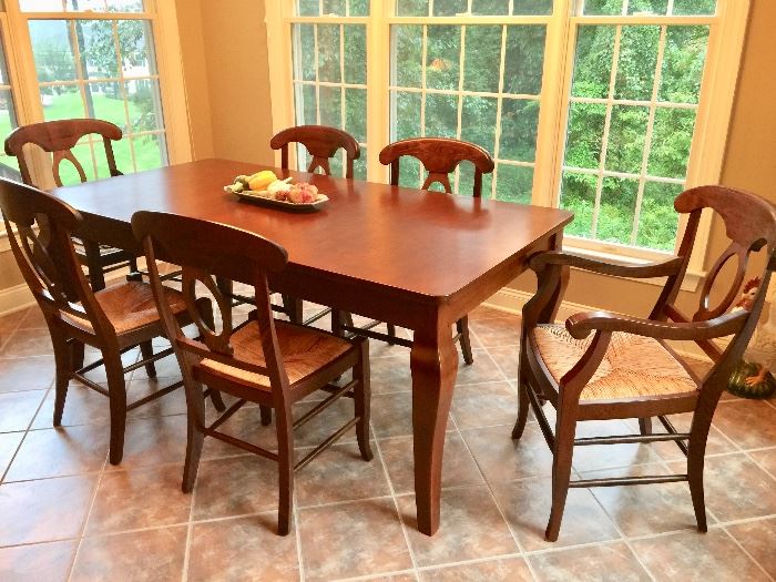 37. Pottery Barn Dining Table and Chairs Table (72" x 38" x 30") w/ 1-32" Leaf 2 Armchairs (21" x 18" x 37") 4 Side Chair (18" x 18" x 37")