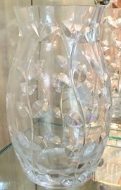 71.Tiffany Leaf Pattern Crystal Vase (9')