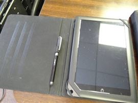 9 Nook BNTV 600 with Case and Pen.