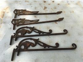 4 Antq. Metal Brackets