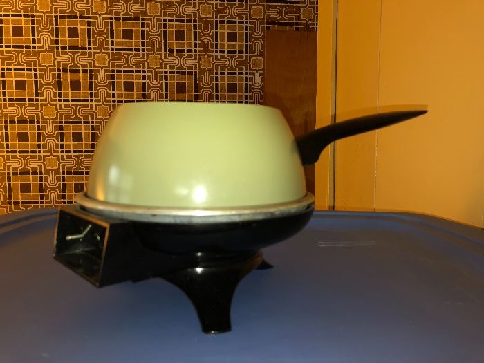 Vintage Avacado fondue pot, electric