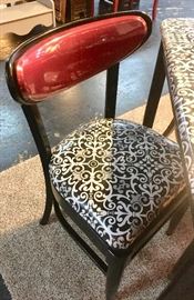 Closer look at the chair that goes with the 5-piece set