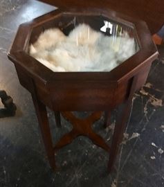 8-Sided Small Mahogany Display Table with removable lid to "show off" your very own "treasures!" 