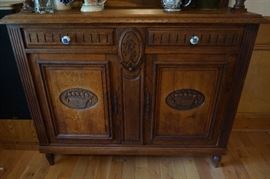 Quarter-sawn Oak Antique Vitrine