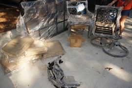 BRAND NEW -Patio set (6 chairs)