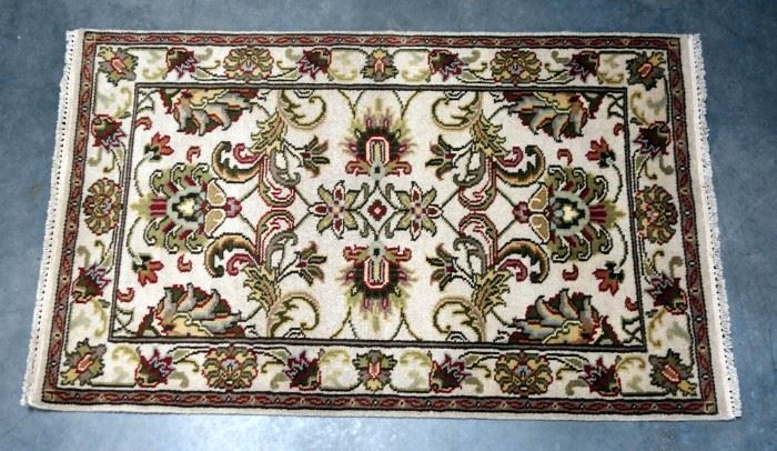 1990's Tabriz Authentic 100% Hand Knotted Persian Rug, Wool, Floral Medallion Design, 175+ Knots per Square Inch, 5'1" x 3'3"