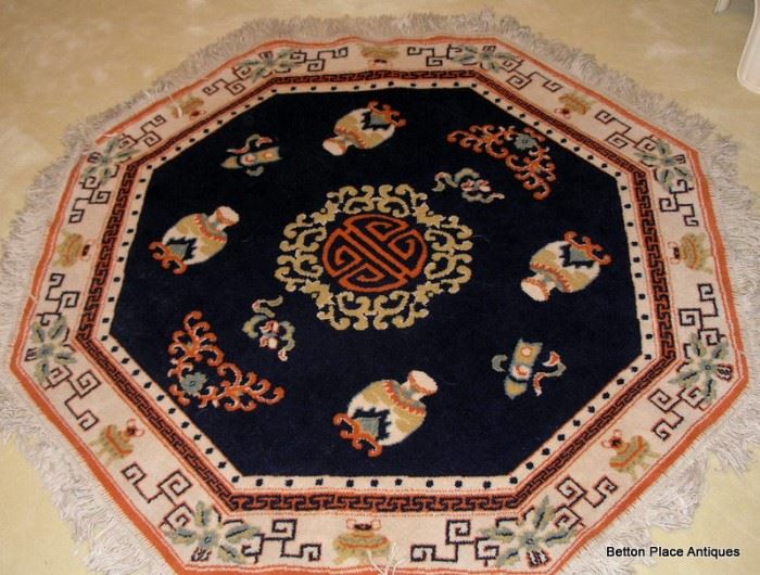 Beautiful Asian wool rug around 3 feet