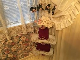 Scroll metal stand and decor