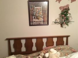 Mid Century modern headboard - matches the nightstand, dresser with mirror and chest; All in good condition!