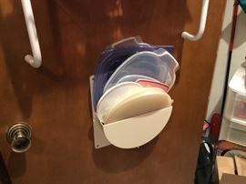 Loads of Tupperware and Rubbermaid items