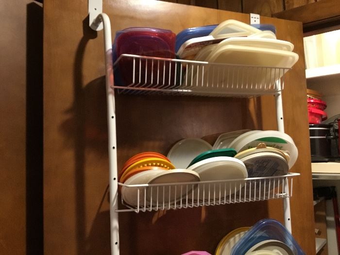 These are lids tomTupperware/Rubbermaid - we are matching them up for you!
