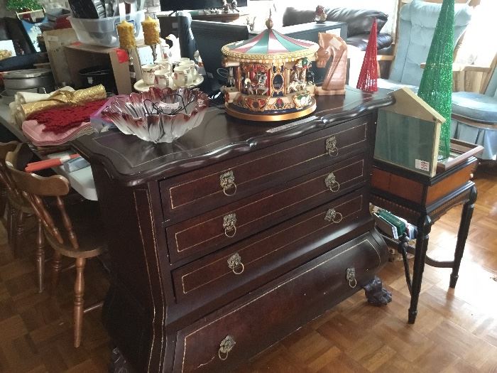 Great Bombay style chest, Carousel, glass bowl