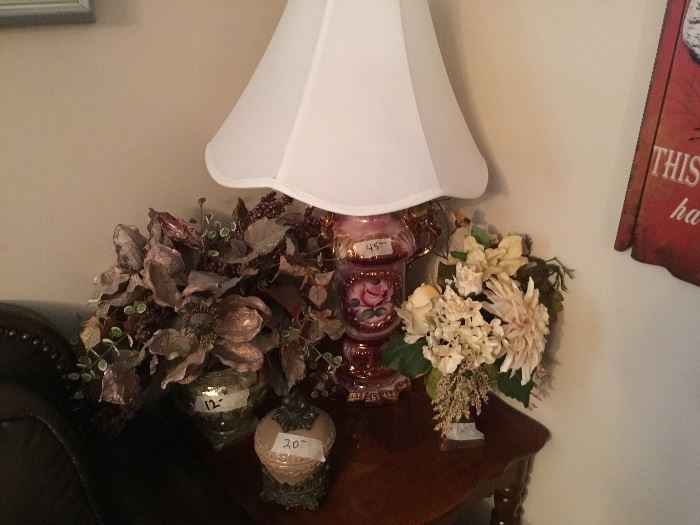 LR - lamp and flowers