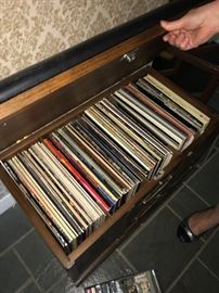 COLLECTION OF VINYL RECORDS