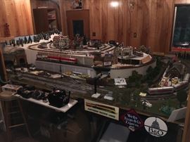 HUGE LIONEL COLLECTION