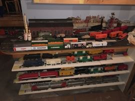 HUGE LIONEL COLLECTION