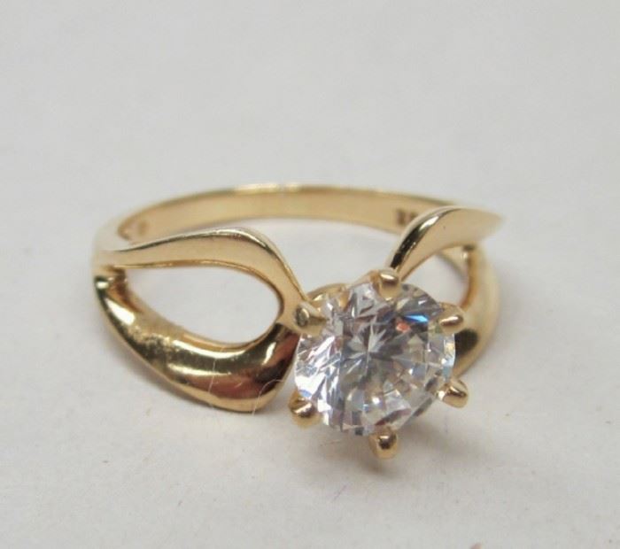  14k yellow gold ring with 7mm (2.14ct) CZ. 7 3/4. Weight 3.9 grams 