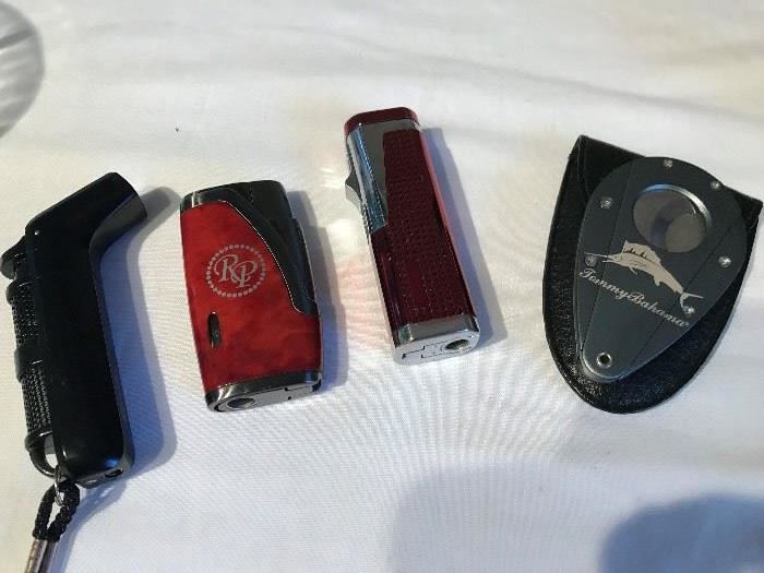 LIGHTERS & TOMMY BAHAMA CIGAR CUTTER