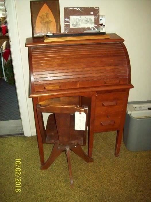 Childs Roll Top Desk, 1940's